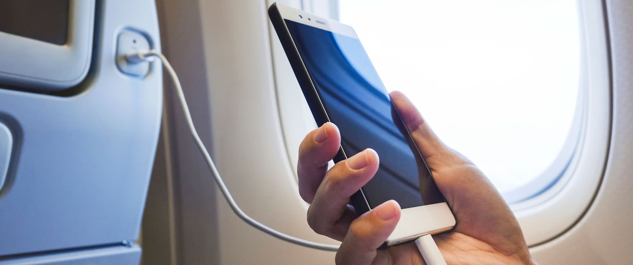 Smartphone lädt im Flieger: Verzichtbar oder nicht?