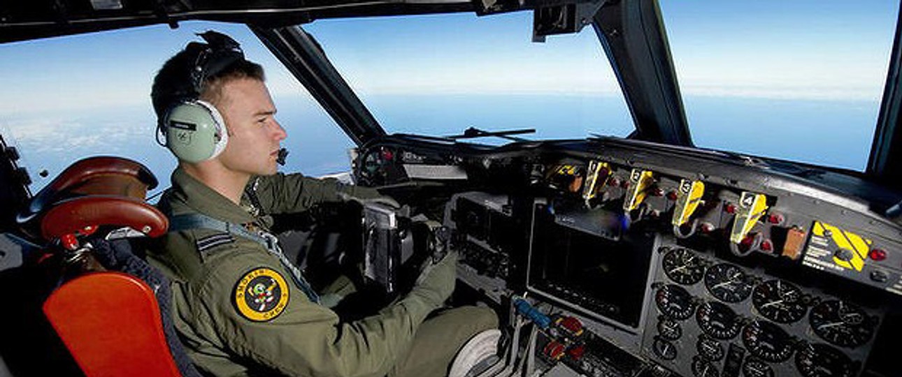 Pilot der australischen Armee: Flieger durchkämmen ein riesiges Gebiet.