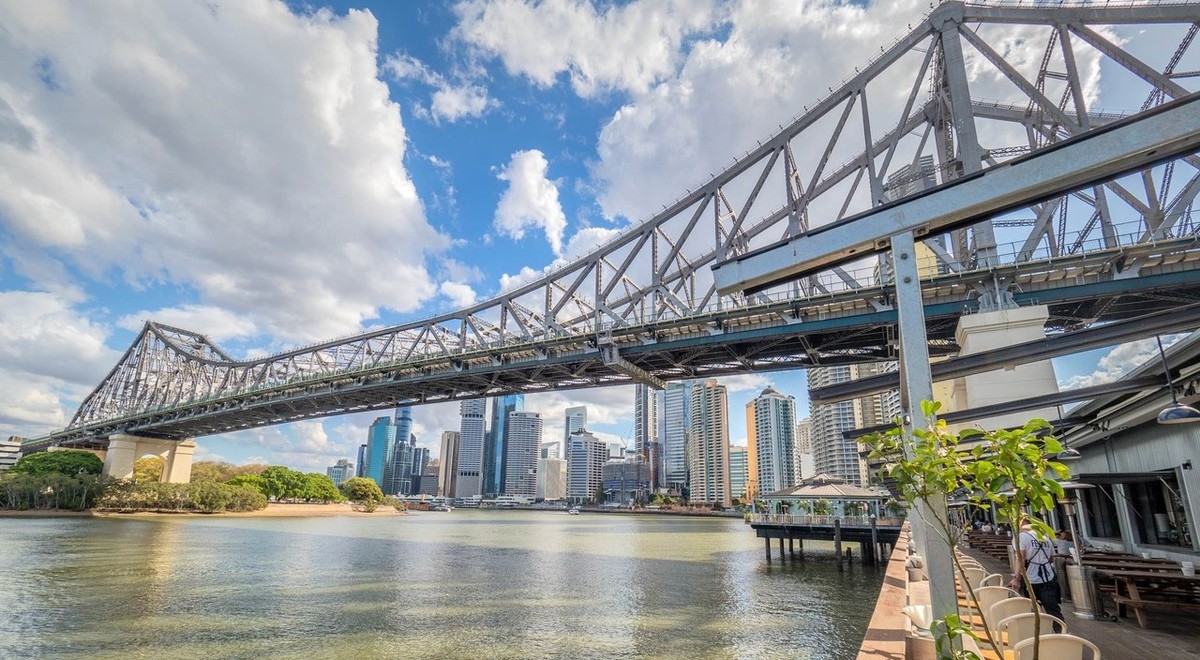 Blick auf die Story Bridge und den CBD von Brisbane 