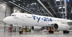 Tu-214 in einer Halle: S7 Airlines steht kurz vor der Bestellung von 100 Exemplaren.
