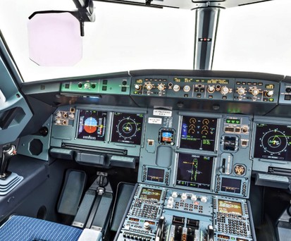 Cockpit eines Airbus A320: Der Flugzeugbauer setzt auf Automatisierung.