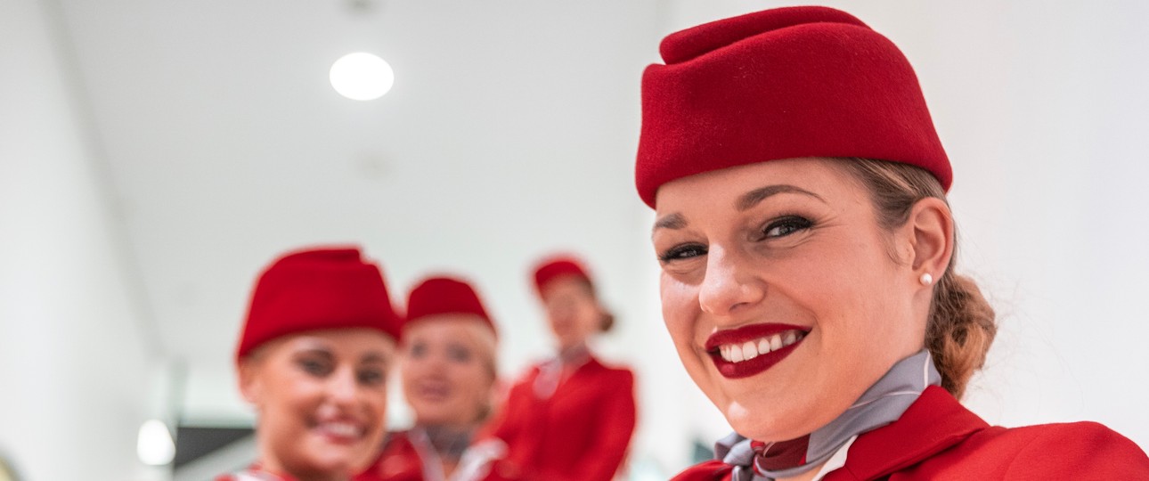 Flugbegleiterinnen von Austrian Airlines: Sie fliegen künftig auch nach Montreal.