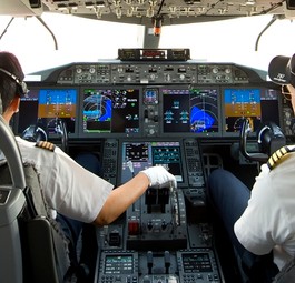 Cockpit einer Boeing 787: Der Hersteller streitet jede Gefährdung ab.