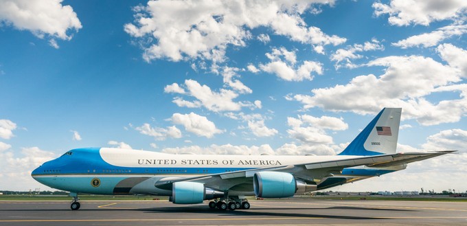 Einer der Regierungsflieger der USA in den traditionellen Farben: Ist der ...