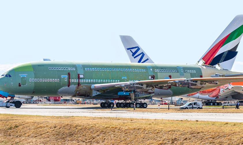 Der letzte neue Airbus A380: Wenn man in das Foto des Jets mit der Seriennummer MSN 272 ...