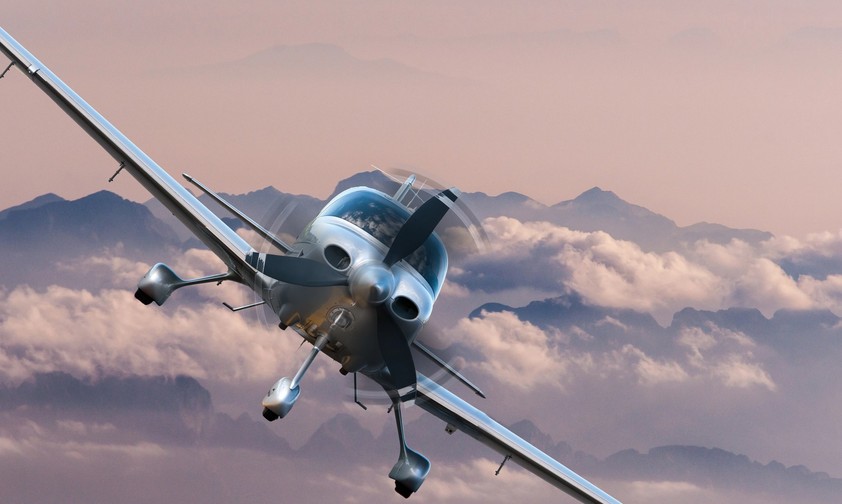 Kleinflugzeug im Flug: Pilotinnen und Piloten müssten besser geschult werden.