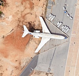 Die verlassene Boieng 727-100 am Flughafen Faro: Das Flugzeug landete am Airport am 11. April 2007.