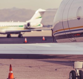 Business Jets an einem Flughafen: 2023 gab es fast 3,6 Millionen Privatjetflüge.