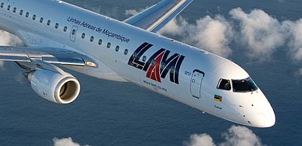 Embraer 190 von LAM: Der Pilot war alleine im Cockpit.