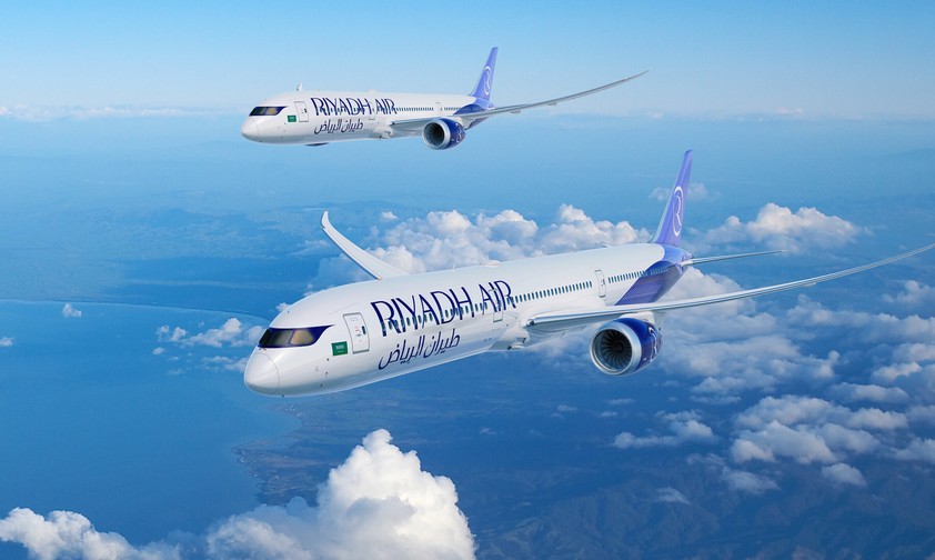 Riyadh Air hat 28 weitere Boeing 787 Dreamliner fest bestellt und übt damit Optionen aus einer Bestellung aus dem Jahr 2023 aus. Gleichzeitig wandelt die saudi-arabische Fluggesellschaft 20 der bestellten Flugzeuge in die größere Variante Boeing 787-10 um. Mit dem Ausbau der Flotte will Riyadh Air ihr Ziel untermauern, bis 2030 mehr als 100 Ziele weltweit zu bedienen.