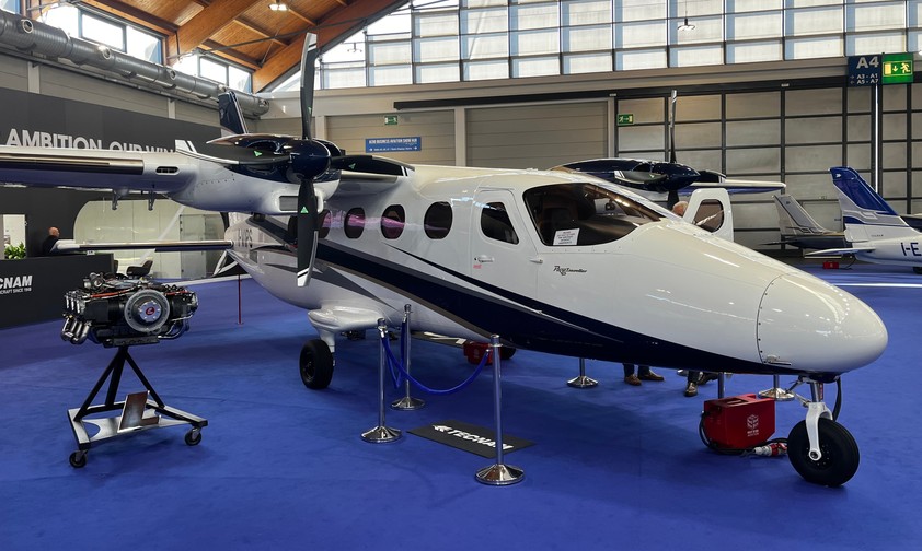 Tecnam P2012 VIP von außen: Der Innenraum ist neu.