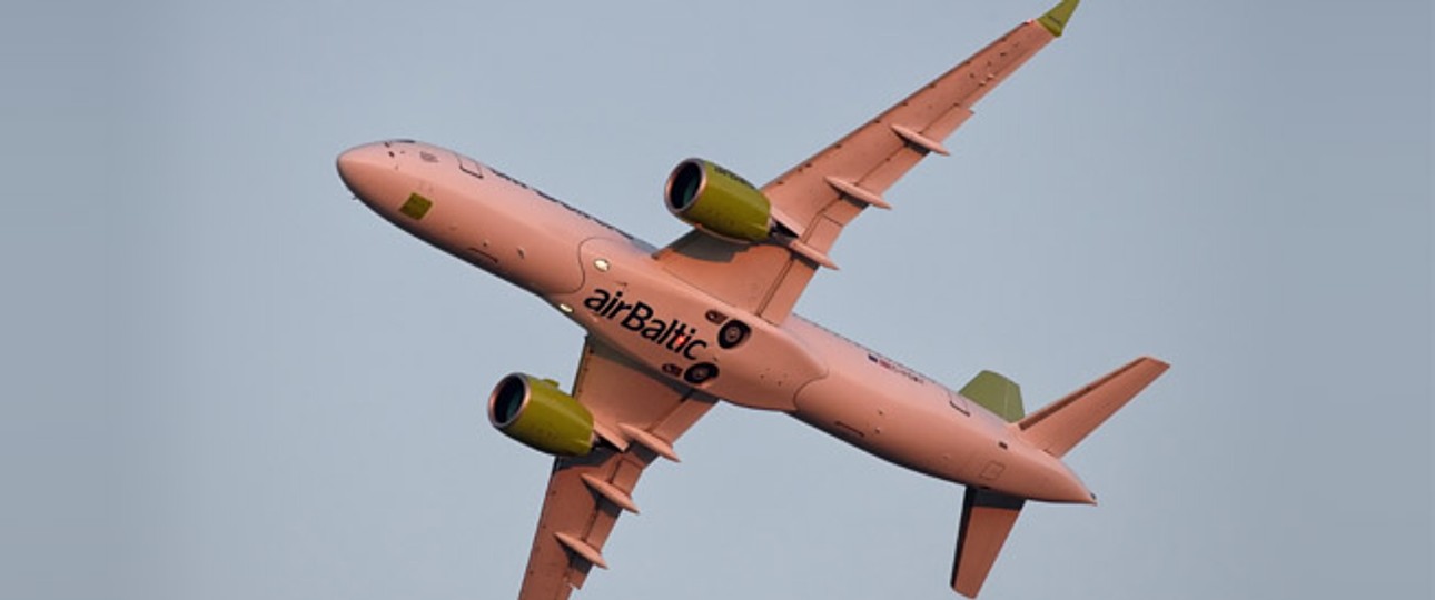C-Series CS300 von Air Baltic im Flug: «Die Produkte von Embraer sind unseren unterlegen», sagt Programmchef Rob Dewar.