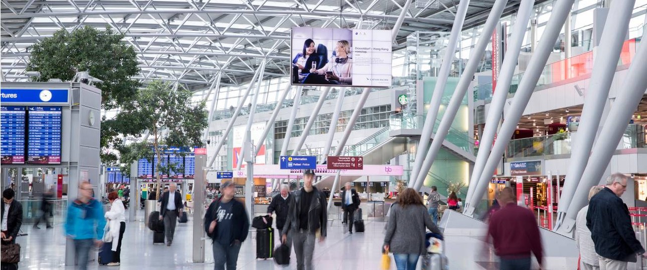 Abflugebene am Flughafen Düsseldorf: Mit einem Maßnahmenpaket will der Airport chaotische Zustände verhindern.