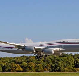 Boeing 747-8 mit dem Kennzeichen A7-HBJ: Bekommt sie Donald Trump als Übergangs-Air Force One?
