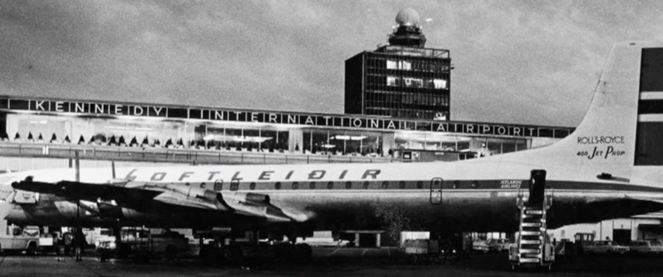 Flugzeug von Loftleiðir in New York: Die Fluglinie ging später in Icelandair auf.
