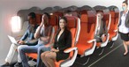 Das Konzept Glassafe der italienische Firma Avio Interiors: Sie schirmt Sitznachbarn auf Kopfhöhe voneinander ab.