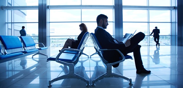 Die Warterei am Flughafen nervt - einen Flug zu verpassen aber auch.