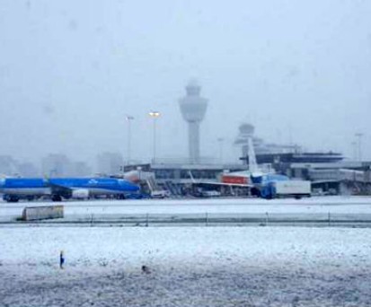 Flughafen Amsterdam Schiphol: Hunderte Flüge fielen aus.