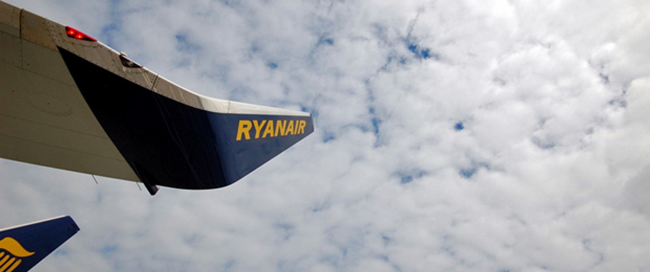 Flügelspitze und Heckflosse einer Boeing B737-800 von Ryanair: Bei Aer Lingus gescheitert.