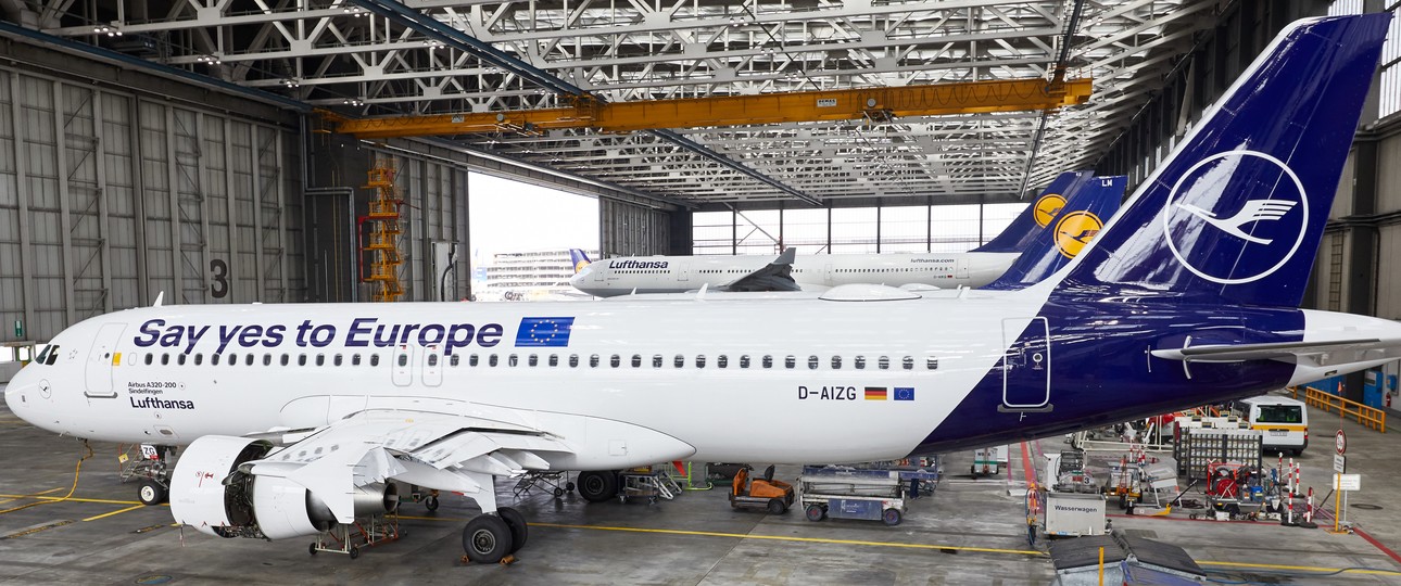 Der A320 von Lufthansa, der für die Europawahl wirbt.