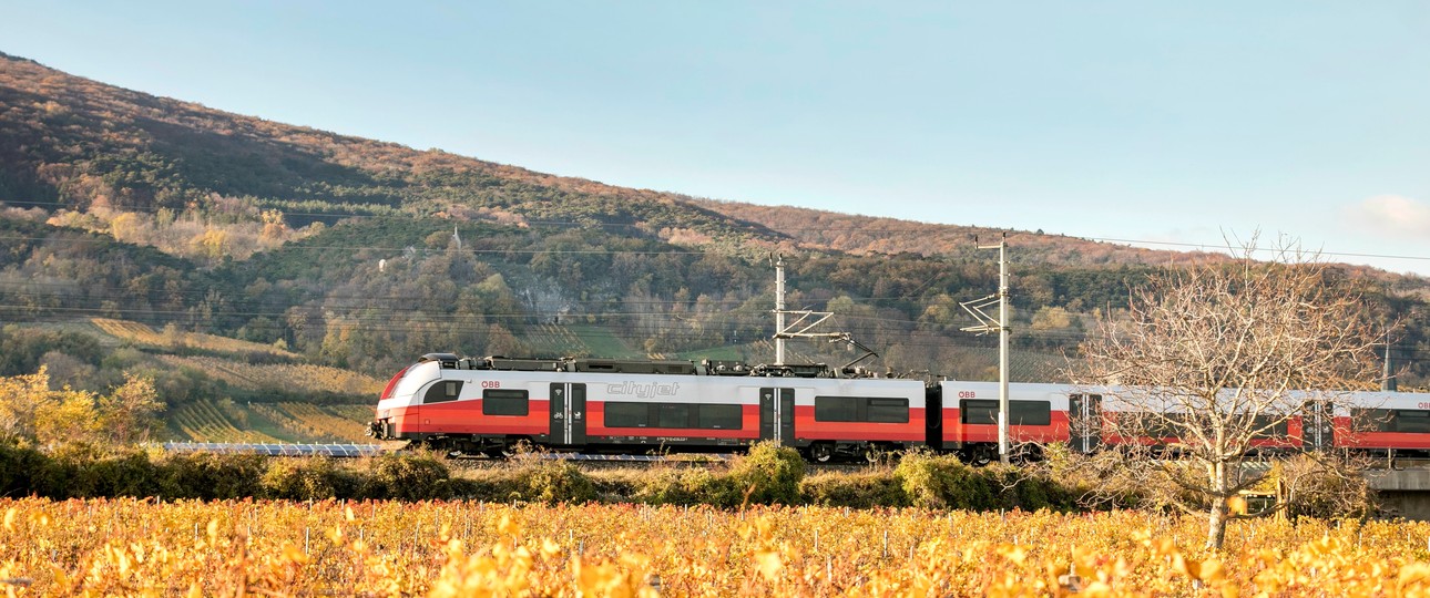 Zug der ÖBB: Der öffentliche Personennahverkehr ist die beliebteste Option zur Anreise zum Flughafen Wien.