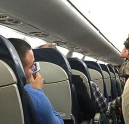 Schwein des Anstoßes: Die Frau musste das Flugzeug verlassen.