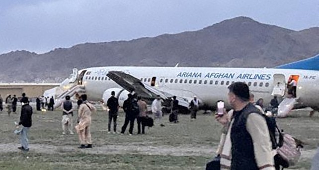 Die Boeing 737 von Ariana Afghan Airlines nach dem sie zum Stoppen kam: Keine Verletzten.