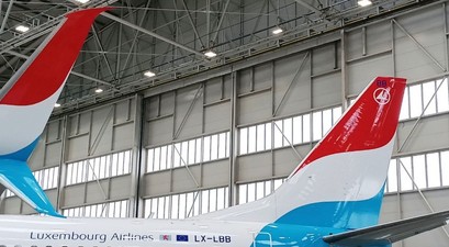 Boeing 737-800: Das Flugzeug hat als erstes aus der Bestandsflotte die neue Lackierung erhalten.