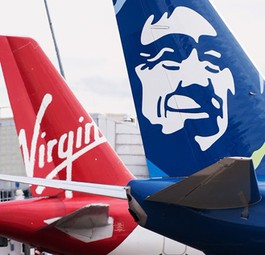 Schon 2017 gab Alaska Airlines bekannt, die Marke der von ihr übernommen Fluglinie Virgin America verschwinden zu lassen.
Genau das <a href="https://www.aerotelegraph.com/virgin-america-ueber-nacht-verschwunden" target="_blank" rel="noopener">geschah dann zum großen Teil in der Nacht vom 24. auf den 25. April 2018</a>. Am Abend starteten kurz hintereinander die letzten beiden Virgin-America-Flüge: VX 1182 von San Francisco nach Newark und VX 1948 von San Francisco nach Los Angeles. Ab dem nächsten Morgen hoben die Jets der übernommenen Fluglinie als Alaska-Airlines-Flüge mit der Kennung AS ab.