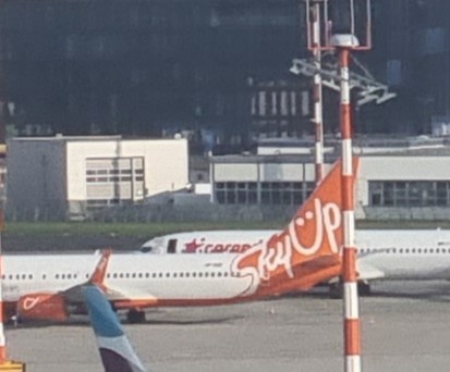Jets von Sky Up und Corendon am Flughafen Düsseldorf: Wieder im Einsatz.