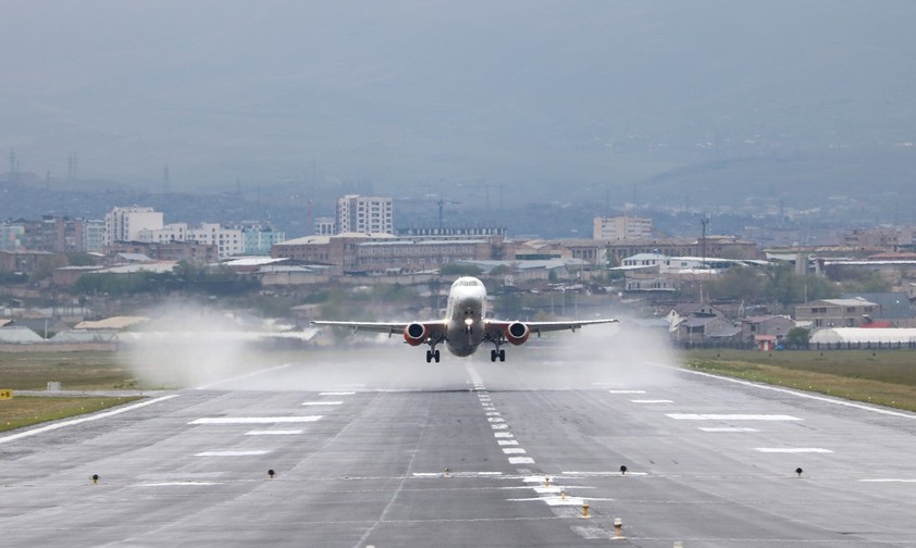 Landebahn in Zvarnots: Mit 3850 Metern groß genug für alle gängigen Verkehrsflugzeuge.