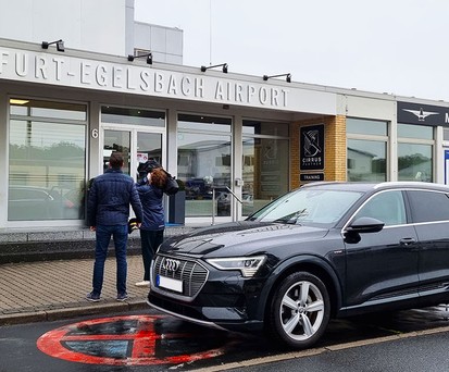 Chauffeur inklusive: Lygg befördert seine Passagiere von Tür zu Tür.