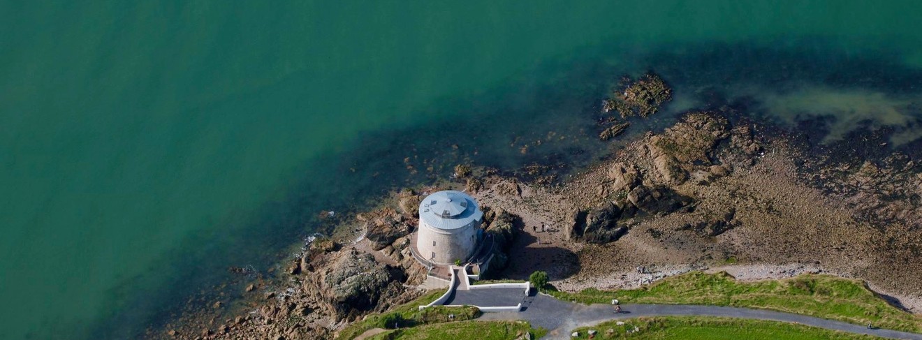 Der Martello Tower von Sutton liegt am Meer