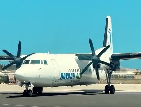 Die Flotte von Rayaan Air: Eine Fokker 50.