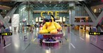 Teddybär am Flughafen Doha: Aktuell eingezäunt.