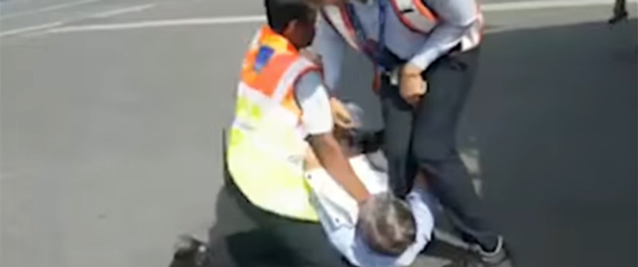 Aufnahmen vom Flughafen Delhi: Wer provoziert wen?