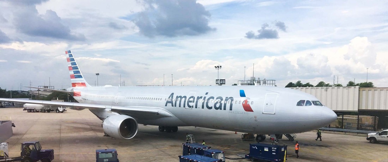 Airbus A330-300 von American Airlines: Anfang des Jahres besaß die Fluglinie neun Exemplare, die sie hauptsächlich auf Transatlantik-Routen einsetzte, sowie auf wenigen Inlandsflügen. Die Flugzeuge wurden ab dem Jahr 2000 an US Airways geliefert, ehe American Airlines mit Fluglinie 2013 fusionierte.