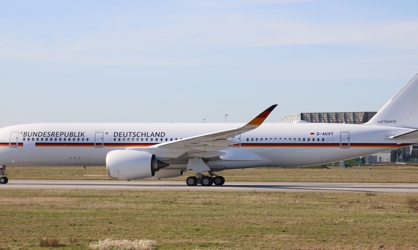 Der zweite deutsche Regierungs-A350 trägt das Kennzeichen 10+01 und Taufnamen Konrad Adenauer.
