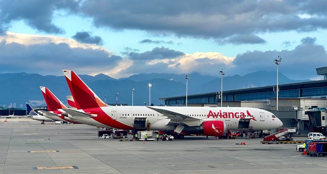 Boeing 787 von Avianca in Bogota: Die Eigentümerin Grupo Abra hat neue Flieger bestellt.