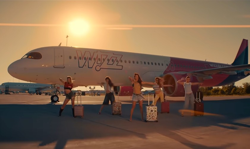 INNA und Wizz Air: Das Video zu Wizz Away wurde am Flughafen Bukarest gedreht.