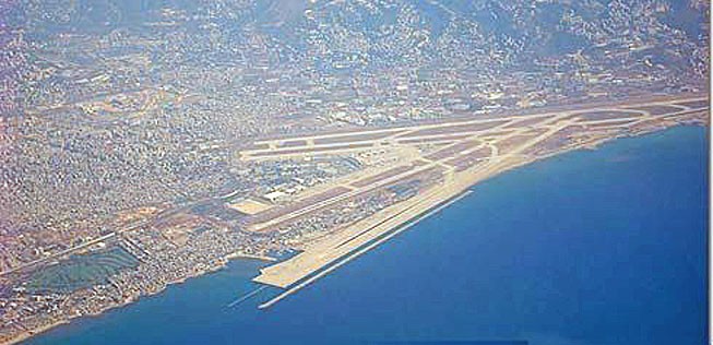 Beirut–Rafic Hariri International Airport: Südlich der Landeschwellen der Piste 34 und 35 liegt eine neue Mülldeponie (siehe Karte unten).