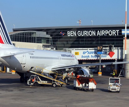 Flugzeug von Air France am Flughafen Tel Aviv: Verschieden Doppelstaatsangehörige dürfen nicht mehr nach Israel.