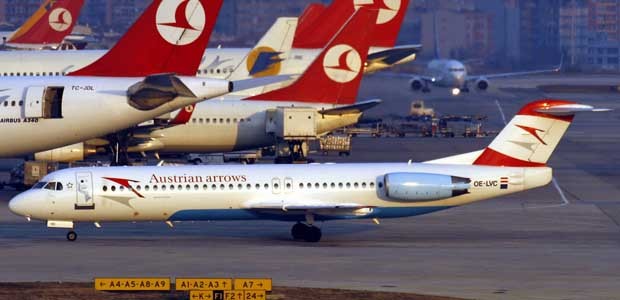Fokker 100 von Austrian Airlines in Istanbul: Bald ein seltener Anblick.