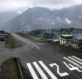 Von Ramechhap sollen künftig alle Flüge zum Himalaya-Flughafen Lukla (im Bild) gehen.
