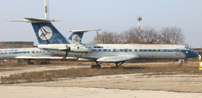 Für Flugzeugfans ist der Ort ein Paradies. Diese Tu-134 wurde aus den Beständen der früheren moldawischen
Aeroflot-Division zu Beginn der 90er-Jahre übernommen.