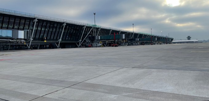 Das Gebäude ist 520 Meter lang, 20 Meter breit und 19 Meter hoch.
