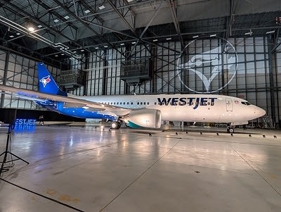Die Boeing 737 Max 8 von Westjet mit der Sonderlackierung.