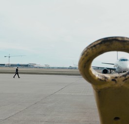 Pilot und ein Flugzeug von Republic Airways: Als deren Chef wollte Bedford die Regeln ändern.