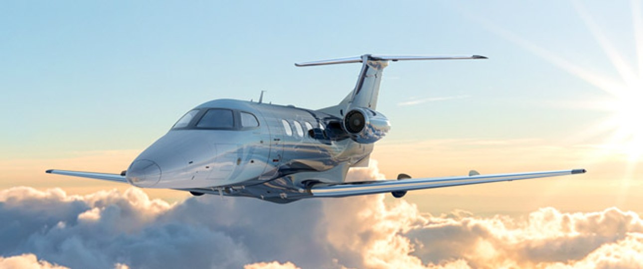 In der Embraer Phenom 100 Ev finden 4 bis 7 Passagiere Platz.