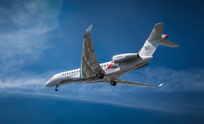 Die Dassault Falcon 10X im Flug: Große Reichweite.